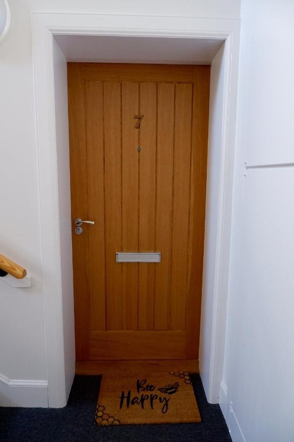 No 7 Quiet, Two Bedroom Ground Floor Flat In Tornagrain Great For Early Airport Departures Or Late Flights Dalcross Екстер'єр фото