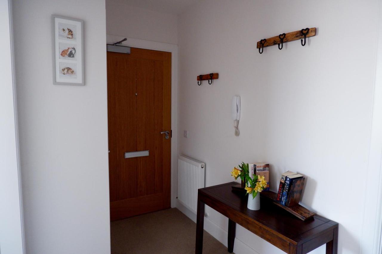 No 7 Quiet, Two Bedroom Ground Floor Flat In Tornagrain Great For Early Airport Departures Or Late Flights Dalcross Екстер'єр фото